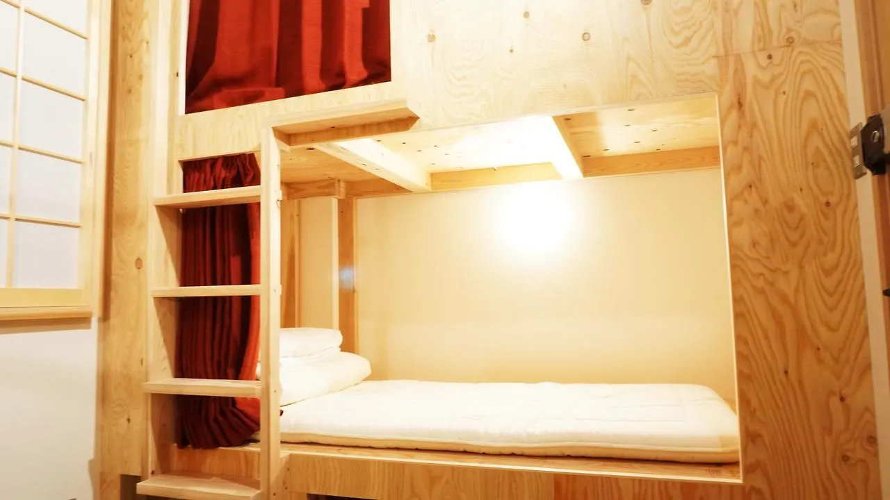 Poly Hostel 2 Namba Osaka Apartment