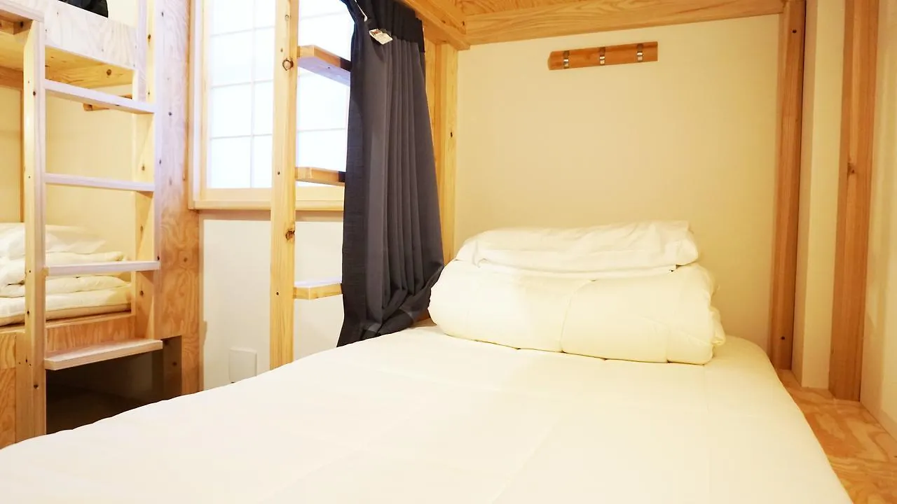 Poly Hostel 2 Namba Osaka Apartment